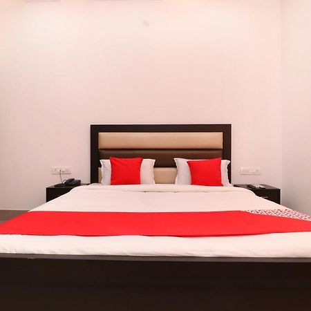 Oyo 23235 Hotel Roopmahal & Restaurant Amritsar Esterno foto