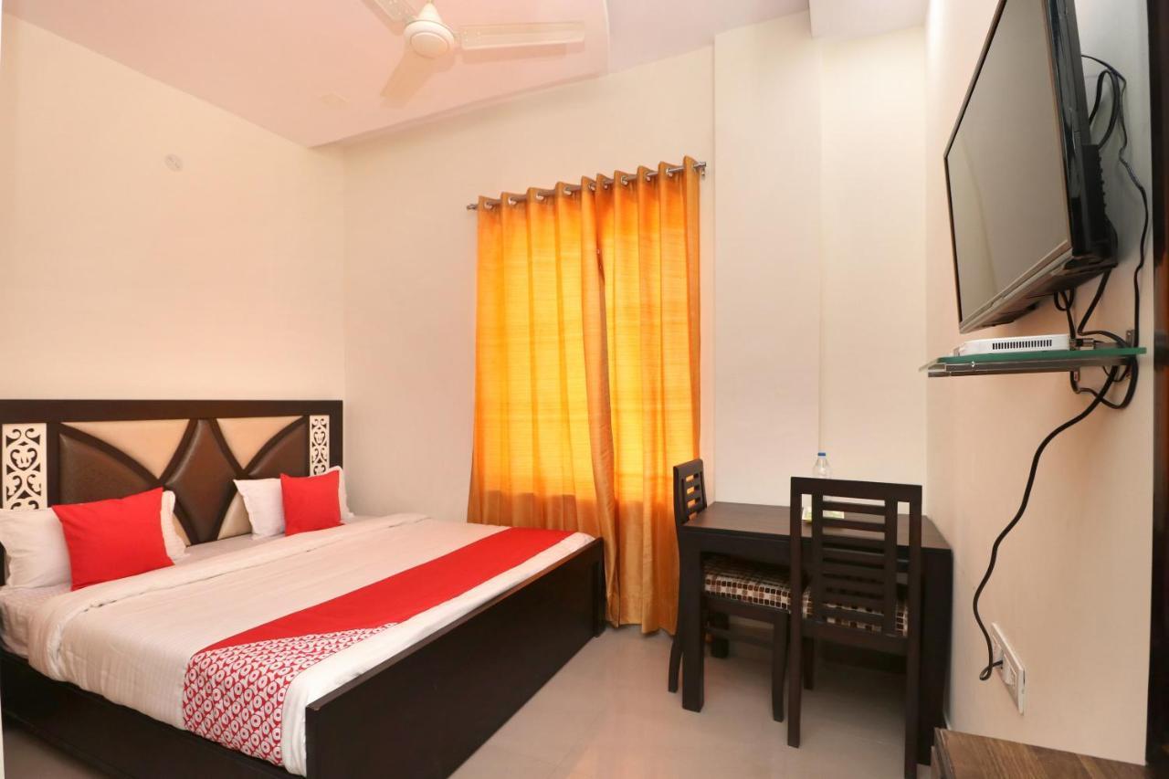 Oyo 23235 Hotel Roopmahal & Restaurant Amritsar Esterno foto