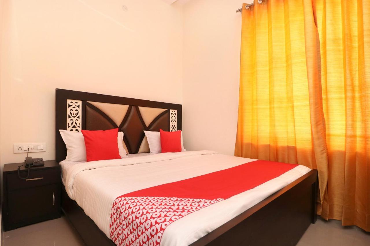 Oyo 23235 Hotel Roopmahal & Restaurant Amritsar Esterno foto
