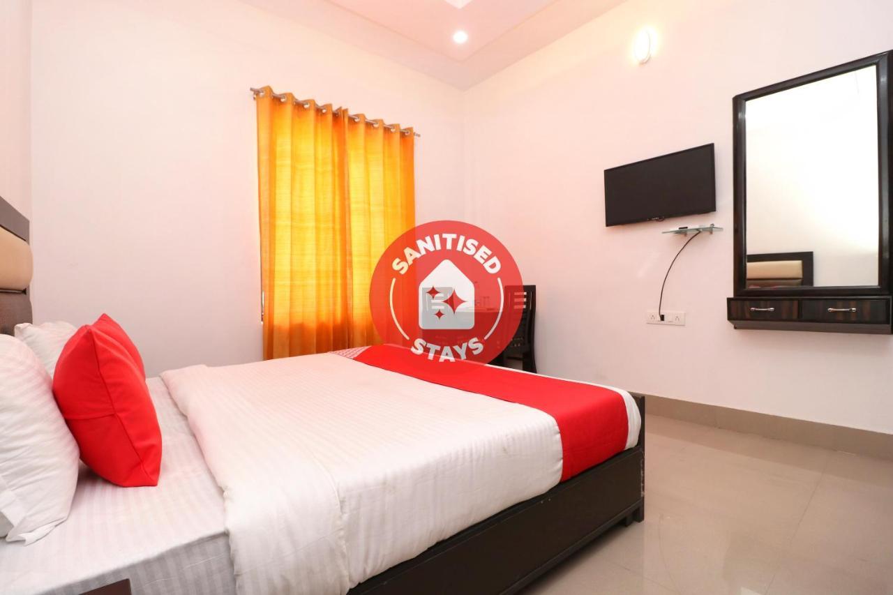 Oyo 23235 Hotel Roopmahal & Restaurant Amritsar Esterno foto